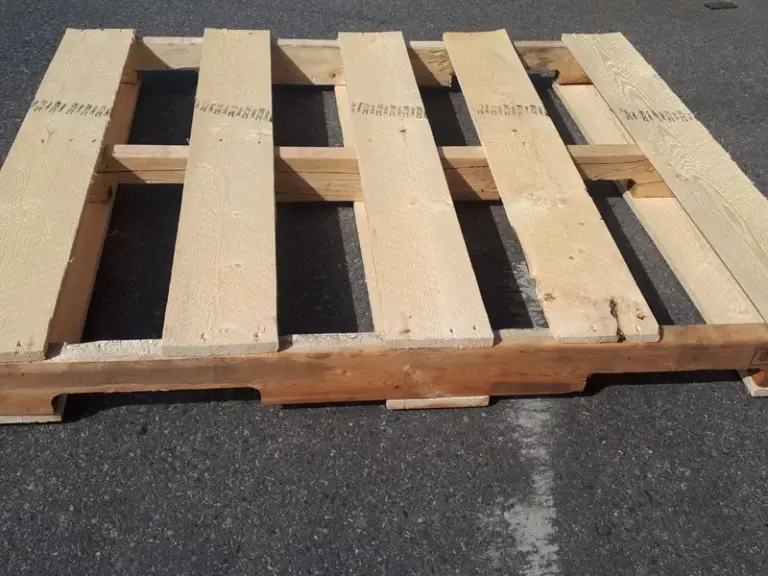 New heat-treated pallet with ISPM-15 HT stamp