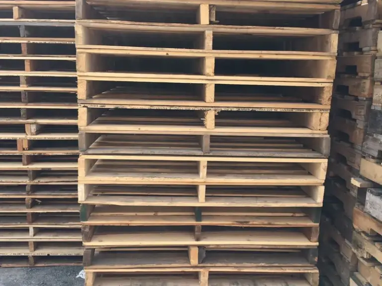 Stack of reconditioned used wood pallets